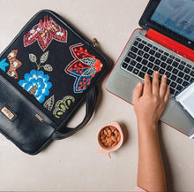 PORTA LAPTOP 14" AMAPOLA by Bella Aborigen - HAF Perú