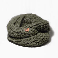 BUFANDA TEJIDA DOBLE VUELTA (VERDE MILITAR) by Kactus - HAF Perú