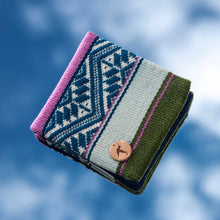 BILLETERA ARTESANAL ANDINA MORADO VERDE CHANIYOQ by Mosqoy - HAF Perú
