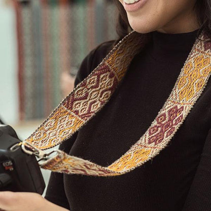 CORREA ARTESANAL PARA CÁMARA DE FOTOS WARKUY FLORES by Mosqoy - HAF Perú