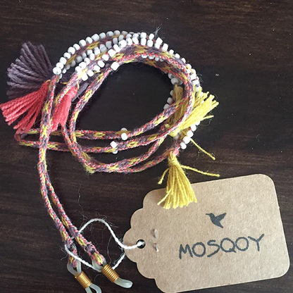 SUJETA LENTES TUSAY CORDÓN ARTESANAL HECHO A MANO CORAL by Mosqoy | HAF Perú