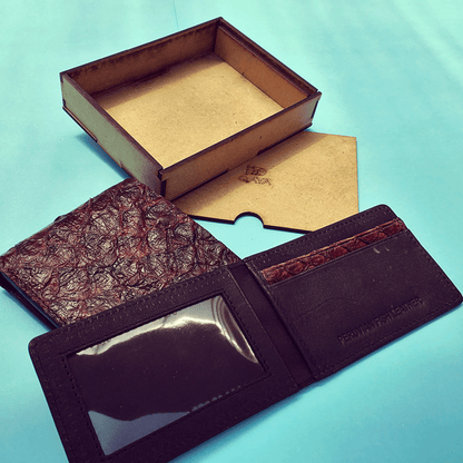 Billetera Paiche (Marrón int. Negro) by QAYA - HAF Perú