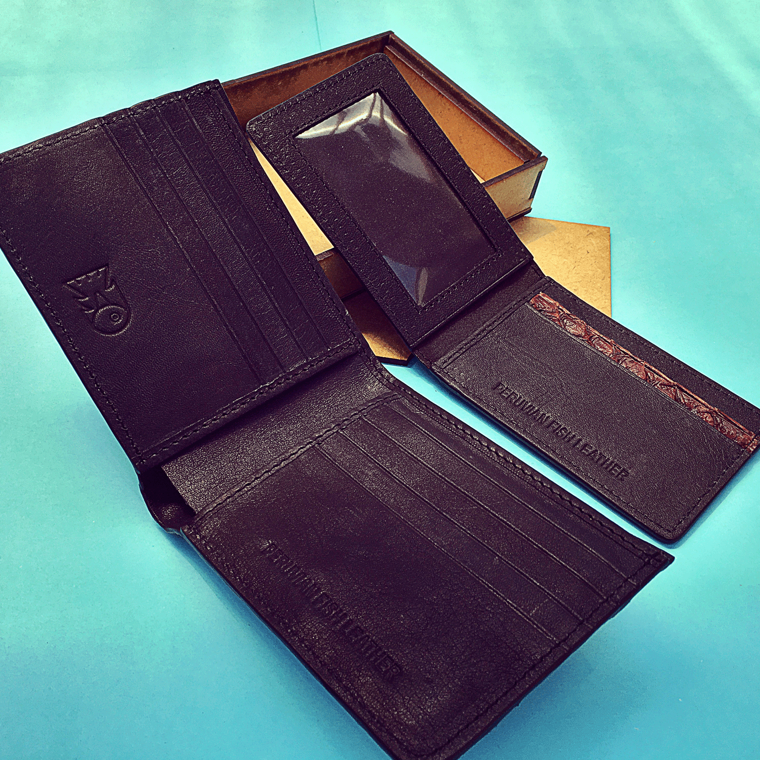 Billetera Paiche (Marrón int. Negro) by QAYA - HAF Perú