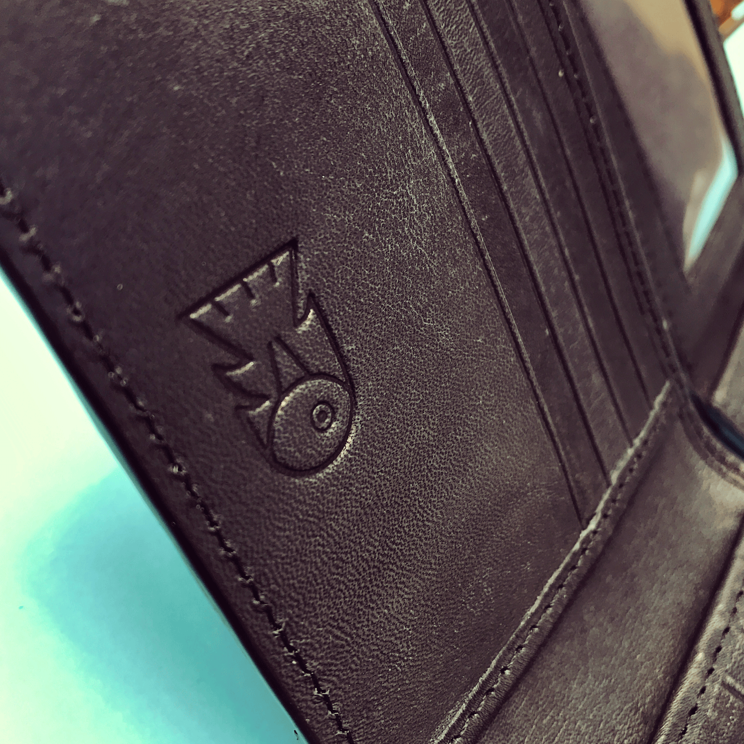 Billetera Paiche (Marrón int. Negro) by QAYA - HAF Perú