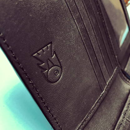 Billetera Paiche (Marrón int. Negro) by QAYA - HAF Perú