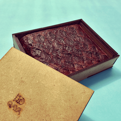 Billetera Paiche (Marrón int. Negro) by QAYA - HAF Perú