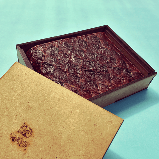 Billetera Paiche (Marrón int. Negro) by QAYA - HAF Perú