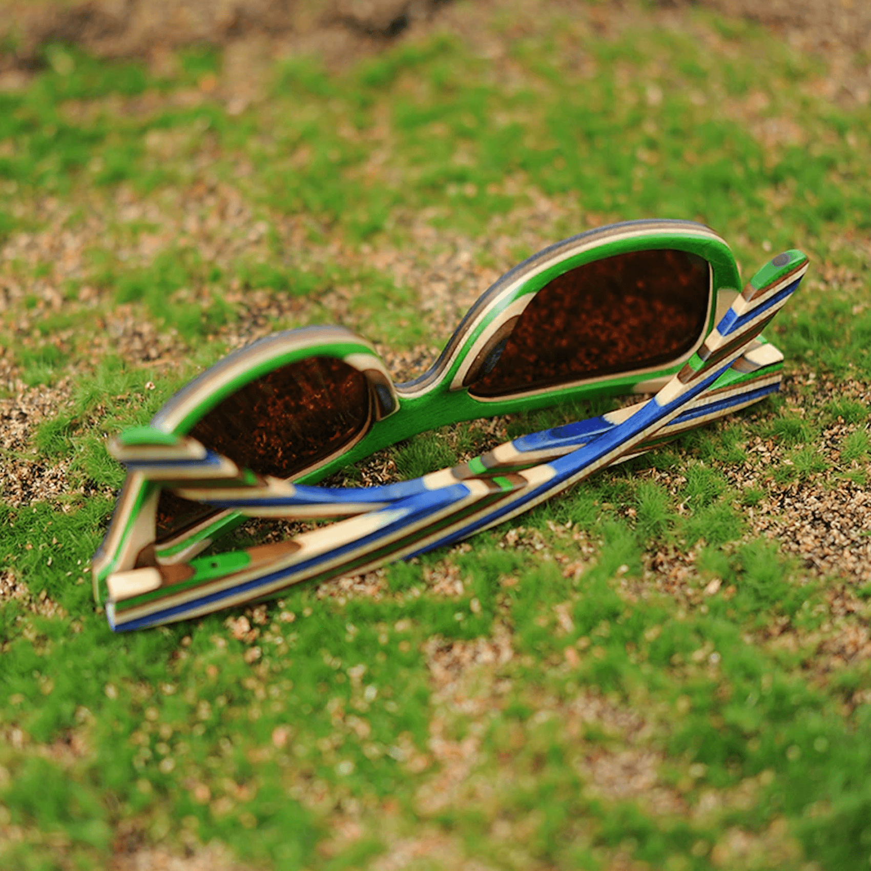 LENTES DE SOL DE MADERA BAMBÚ UNISEX (A Rayas) - HAF Perú