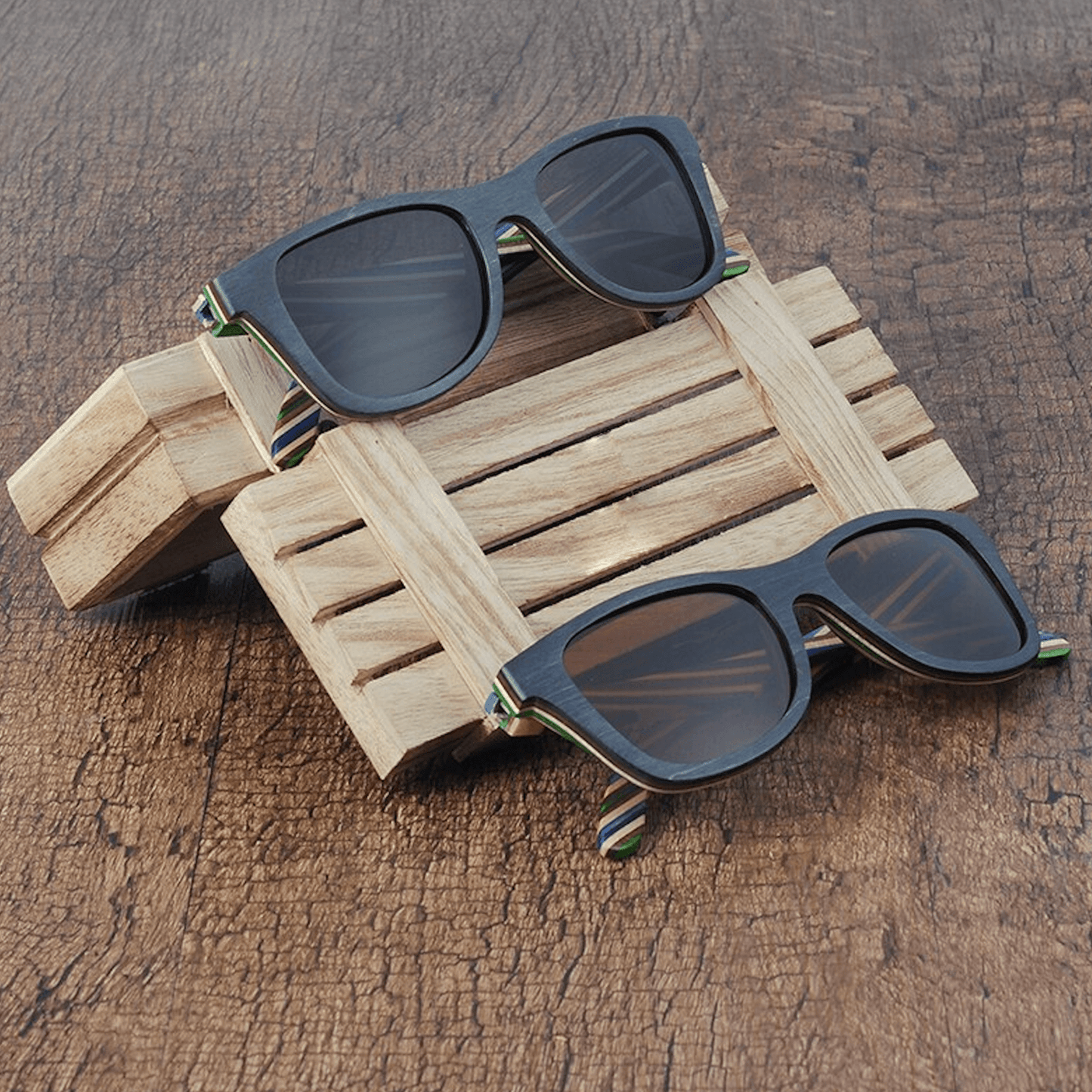 LENTES DE SOL DE MADERA BAMBÚ UNISEX (A Rayas) - HAF Perú