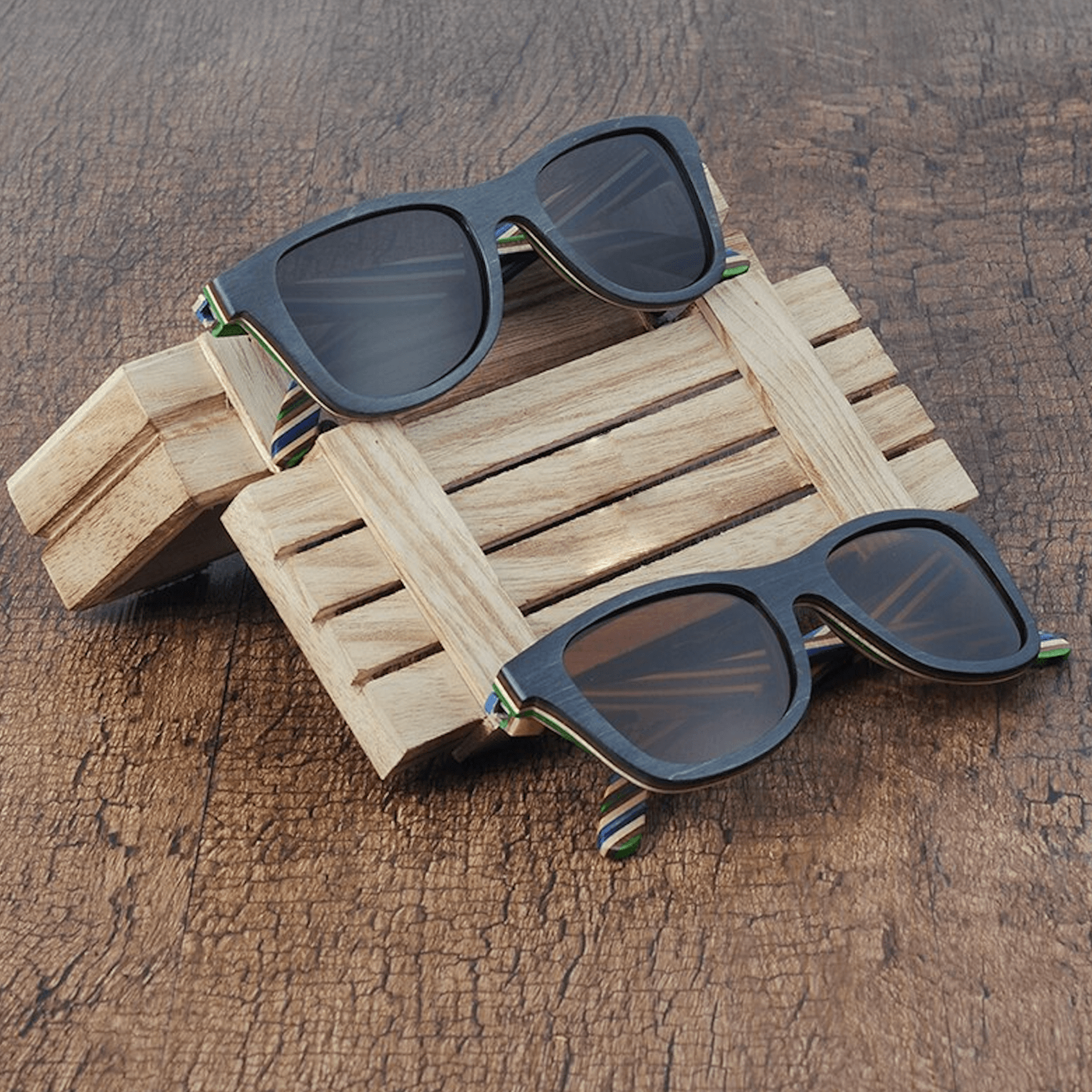 LENTES DE SOL DE MADERA BAMBÚ UNISEX (A Rayas) - HAF Perú