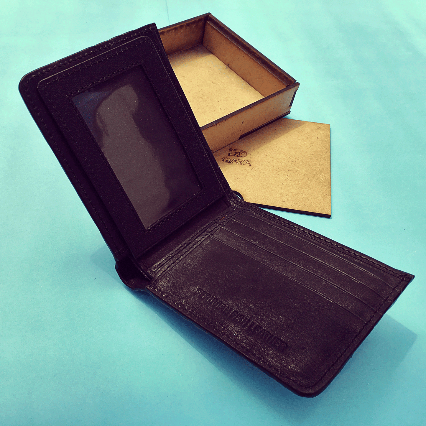 Billetera Paiche (Marrón int. Negro) by QAYA - HAF Perú