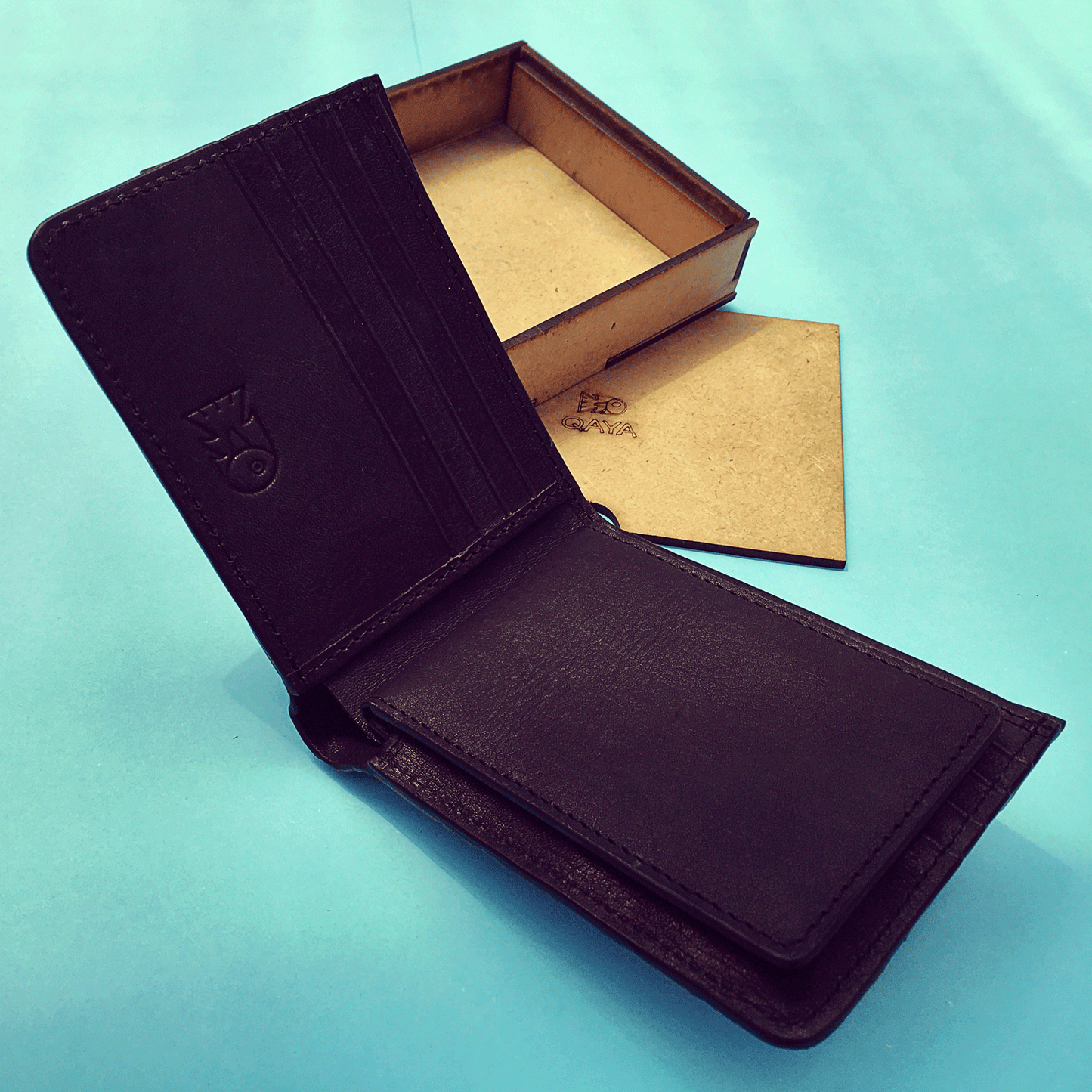 Billetera Paiche (Marrón int. Negro) by QAYA - HAF Perú