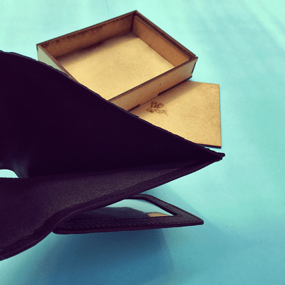 Billetera Paiche (Marrón int. Negro) by QAYA - HAF Perú