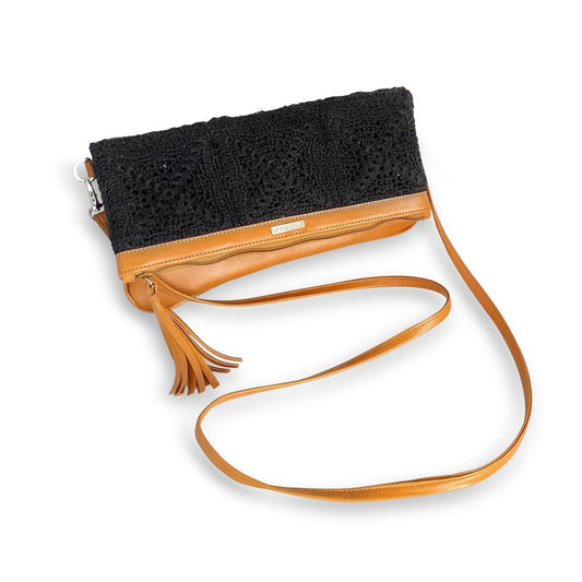 CLUTCH TEJIDO A CROCHET CON CUERO by Runakay - HAF Perú