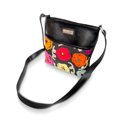 MORRAL JEAN BORDADO CON CUERO NEGRO by Runakay - HAF Perú