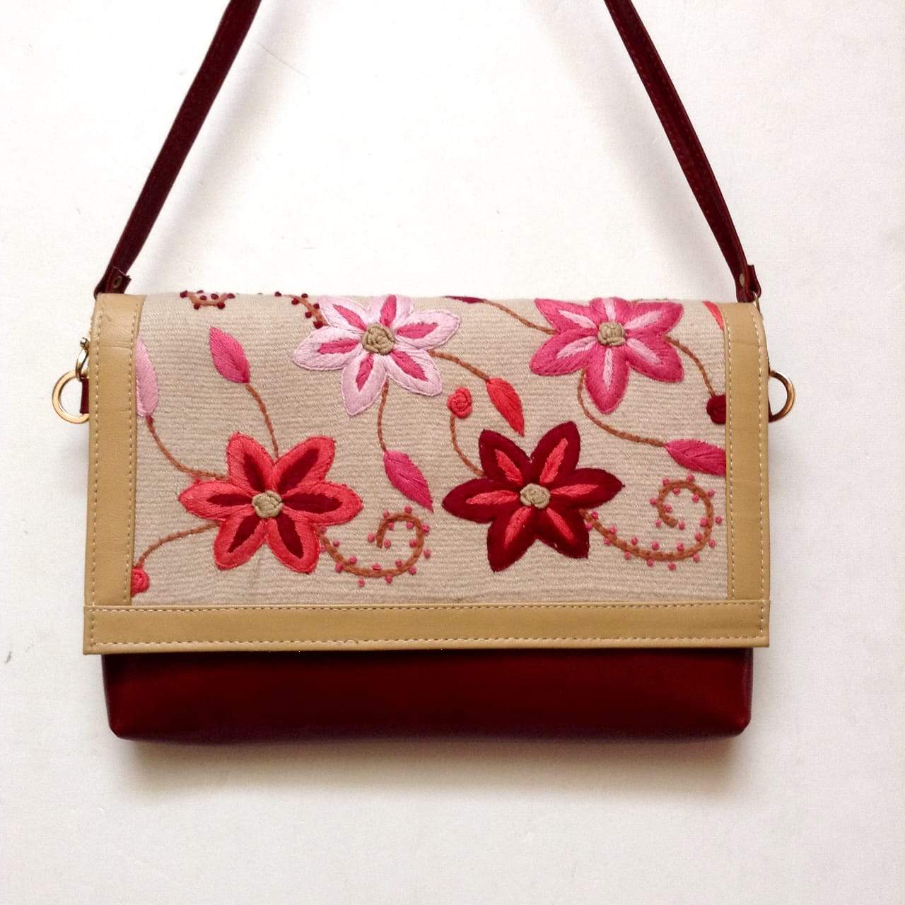 CLUTCH PUKA by Bella Aborigen - HAF Perú