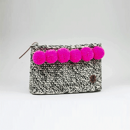 ESTUCHE NECESER DE POMPONES by Ayllu Ruwasunchis - HAF Perú