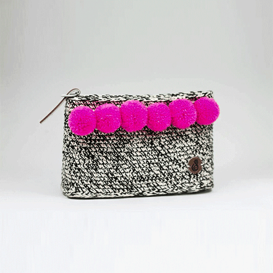 ESTUCHE NECESER DE POMPONES by Ayllu Ruwasunchis - HAF Perú