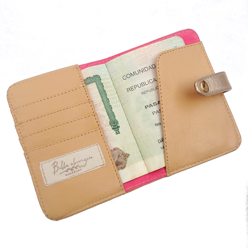 PORTAPASAPORTE BORDADO ARUMI by Bella Aborigen - HAF Perú