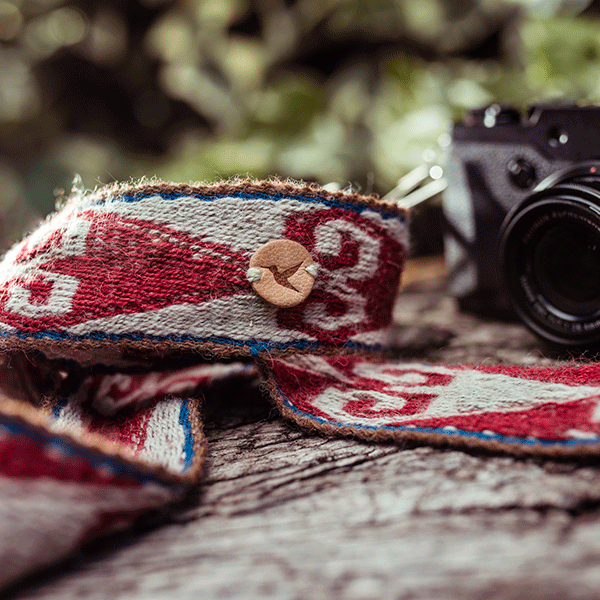 WARKUY- SUJETA CÁMARA ROJO by Mosqoy - HAF Perú