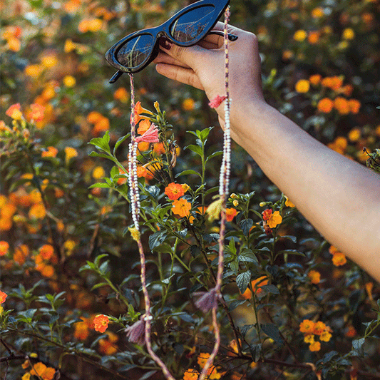 TUSAY- SUJETA LENTES CORAL by Mosqoy - HAF Perú