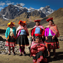 PORTAPASAPORTE ARTESANAL CHUSAY by Mosqoy | HAF Perú
