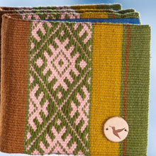 BILLETERA ARTESANAL ANDINA VERDE ROSA CHANIYOQ by Mosqoy - HAF Perú