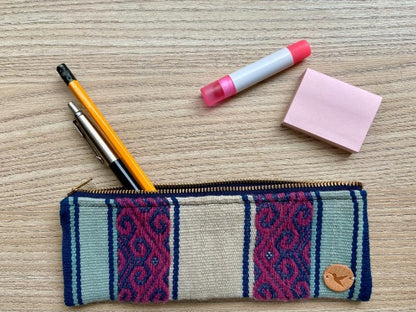 CARTUCHERA ARTESANAL ANDINA QUELCAY CELESTE by Mosqoy - HAF Perú