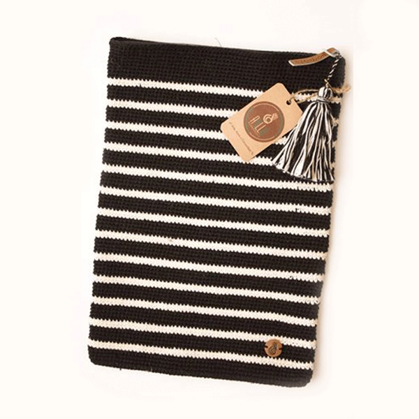 FUNDA PARA LAPTOP RAYAS by Ayllu Ruwasunchis - HAF Perú