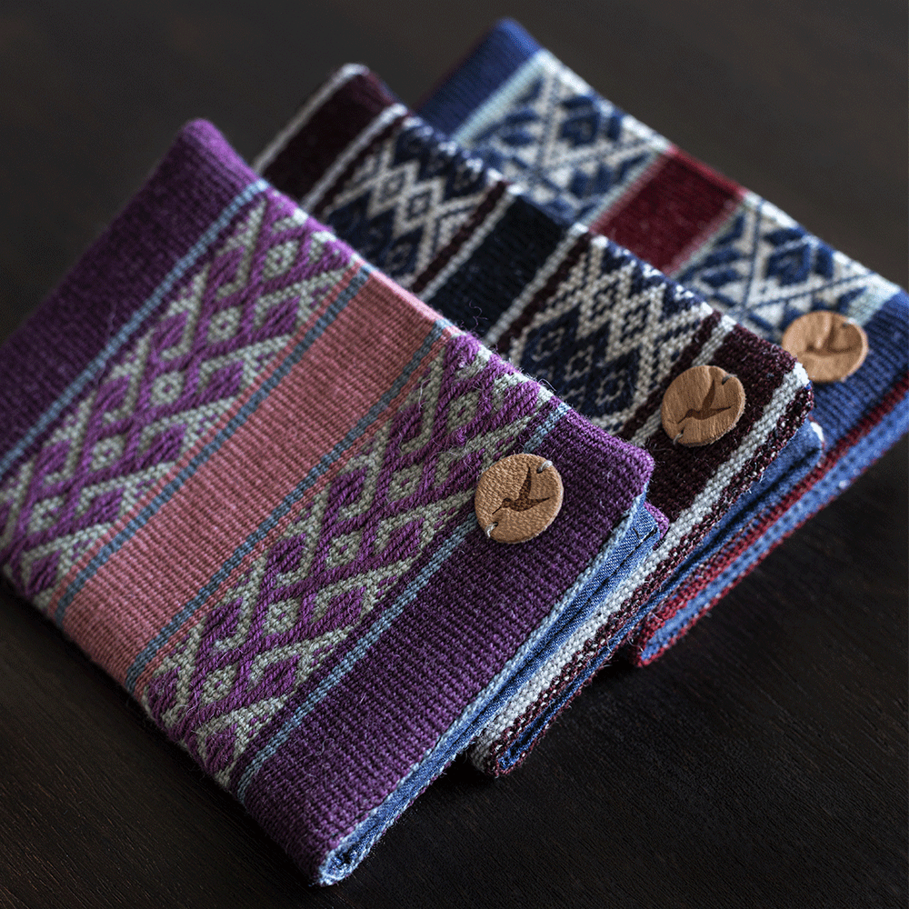 PORTAPASAPORTE ANDINO ARTESANAL CHUSAY by Mosqoy | HAF Perú