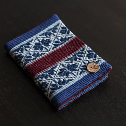 PORTAPASAPORTE ANDINO ARTESANAL ROJO CHUSAY by Mosqoy | HAF Perú